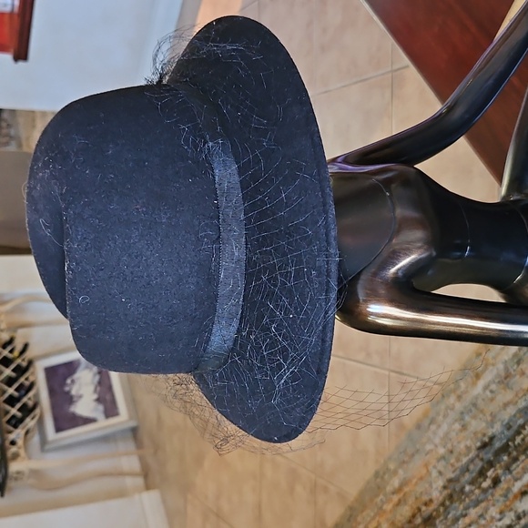 Vintage Splendide Black 100% Wool Veiled Fedora - Elegant & Timeless - Picture 14 of 15